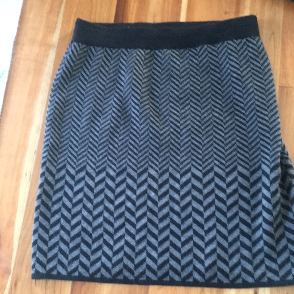 Grey black skirt knit